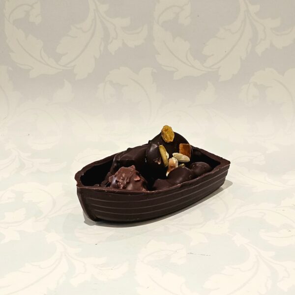 Barque en chocolat, garnis d'assortiment