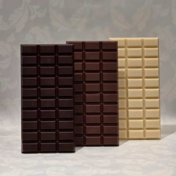 3 tablettes de chocolats noir, blanc, lait